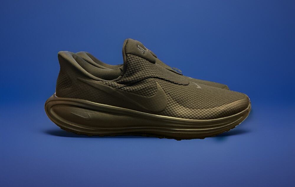 Size 11 - Nike Revolution 8 EasyOn Anthracite